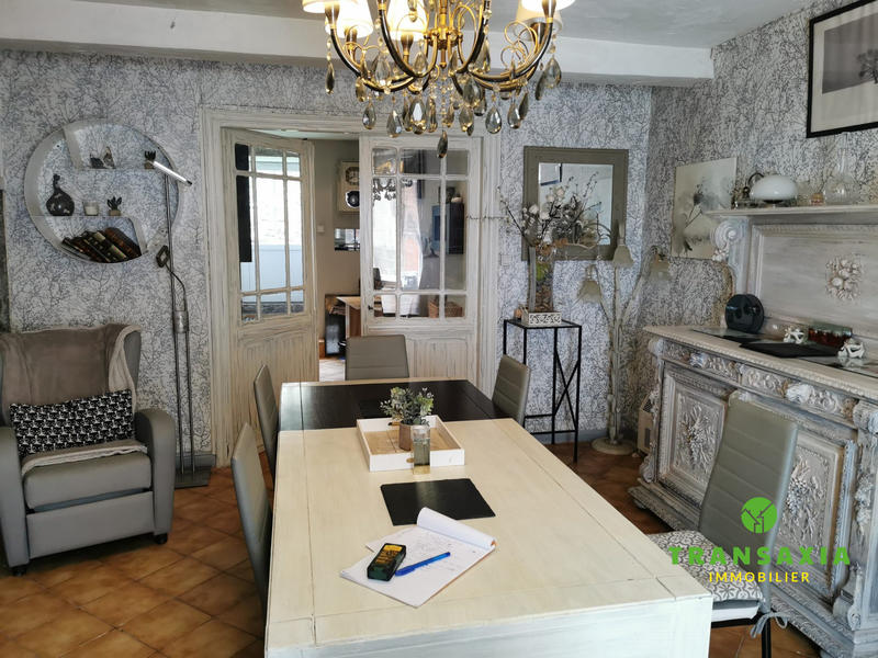 Maison traditionnelle - 306 m² - 16 pièces