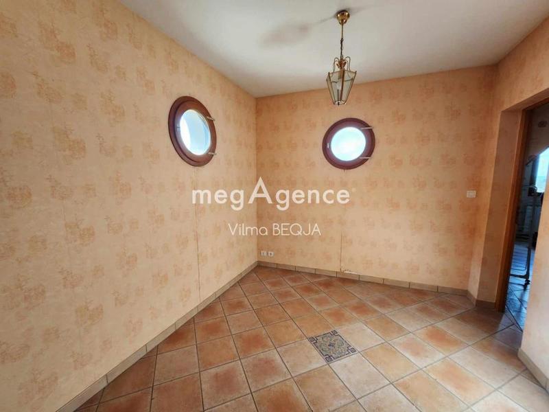 Maison - 230 m² - 6 pièces