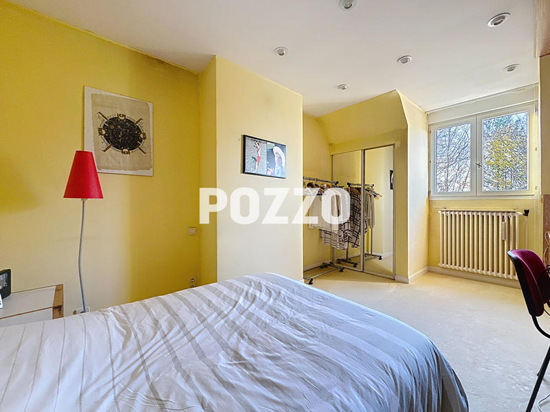 Maison - 270 m² - 10 pièces