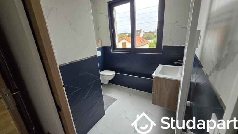 Chambre - 9 m² - 1 pièce