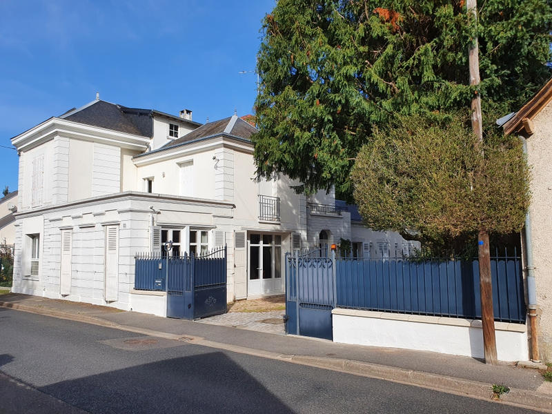 Maison - 230 m² - 7 pièces