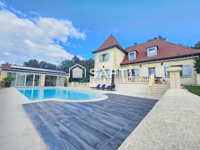 Maison - 200 m² - 6 pièces