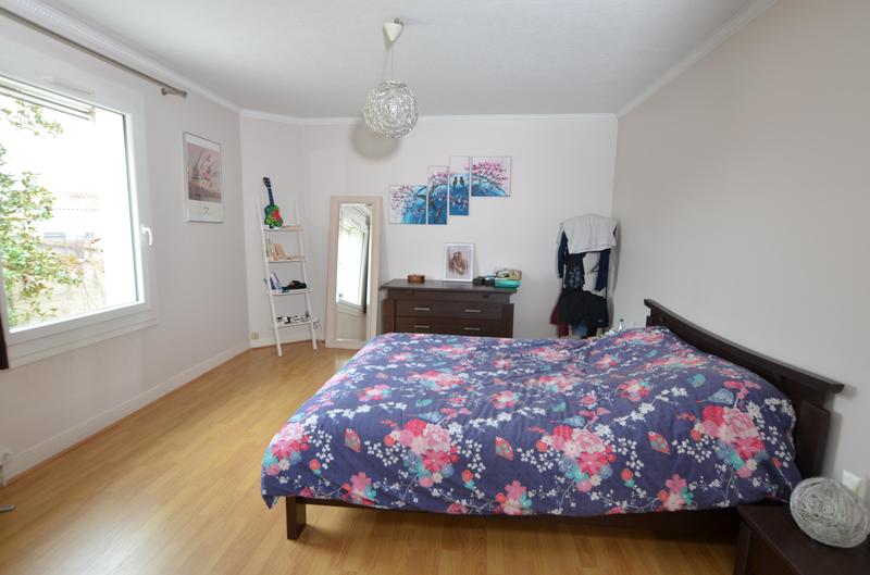 Maison - 202 m² - 8 pièces