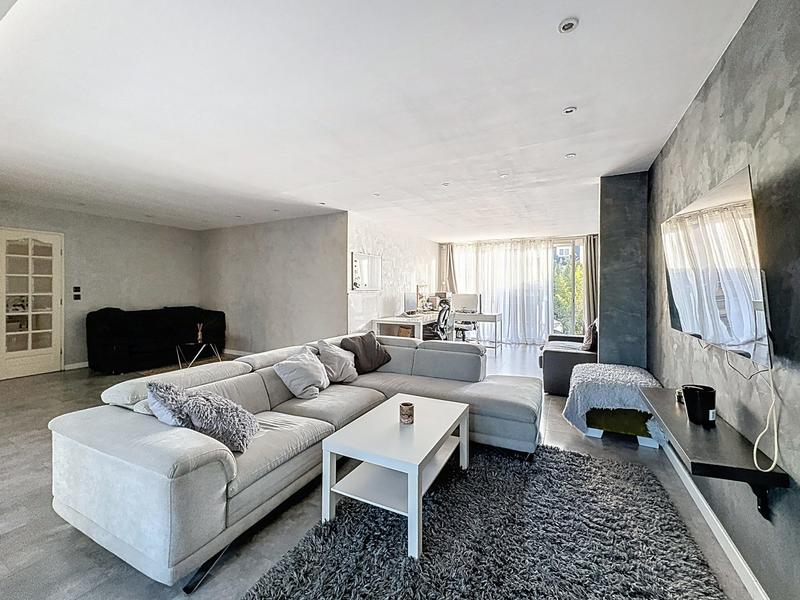 Maison - 220 m² - 7 pièces