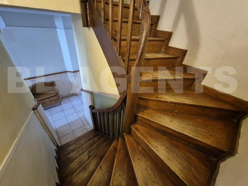 Maison - 234 m² - 8 pièces