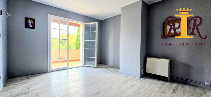 Maison - 270 m² - 10 pièces