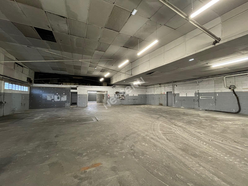 Local d'activité / Entrepôt - 529 m²