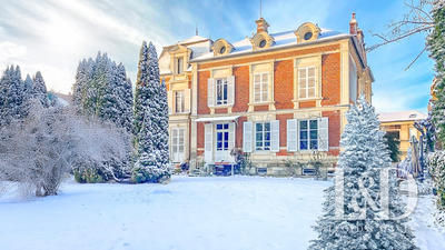 Maison - 420 m² - 16 pièces