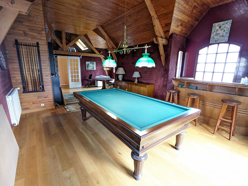 Maison - 218 m² - 11 pièces