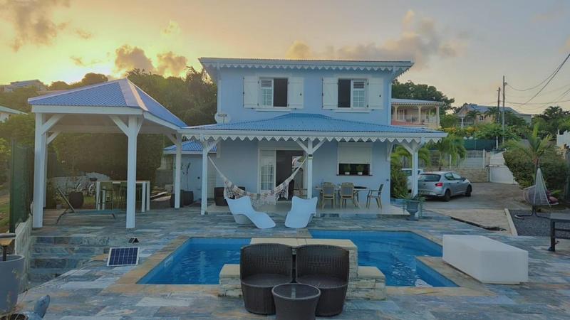 Maison - 95 m² - 4 pièces