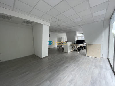Local commercial - 104 m² - 3 pièces