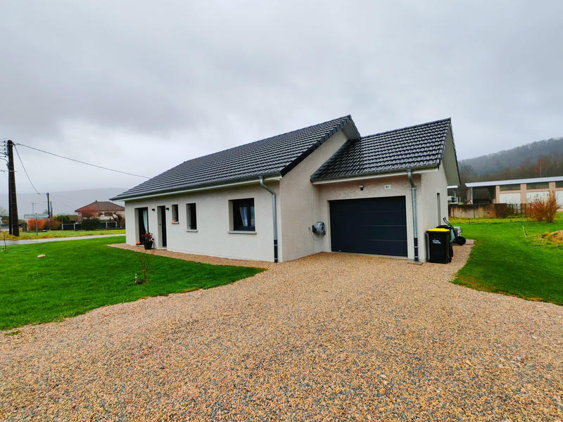 Maison - 98 m² - 5 pièces