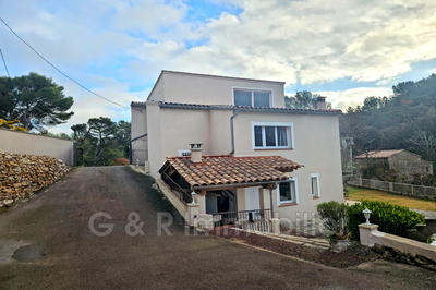 Maison - 185 m² - 8 pièces