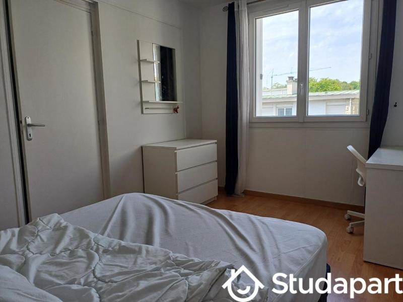 Chambre - 11 m² - 1 pièce