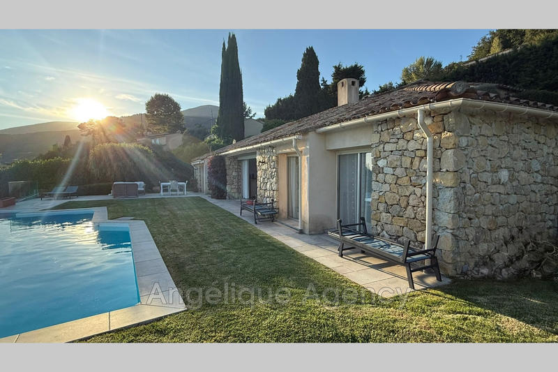 Maison - 200 m² - 7 pièces