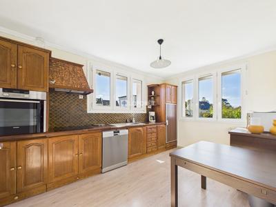 Maison - 224 m² - 9 pièces