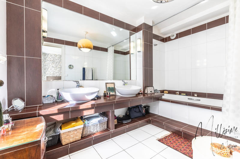 Appartement - 103 m² - 5 pièces