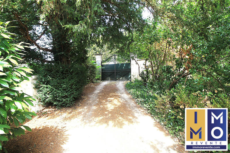 Maison - 458 m² - 11 pièces