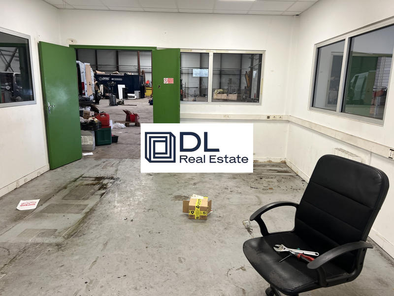 Entrepôt - 1 668 m²