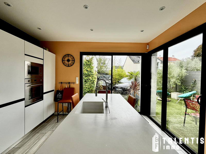 Maison contemporaine - 192 m² - 7 pièces