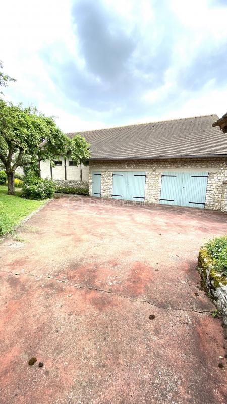 Demeure - 235 m² - 8 pièces