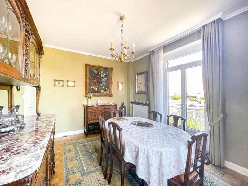 Maison traditionnelle - 200 m² - 11 pièces