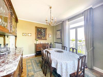 Maison traditionnelle - 200 m² - 11 pièces