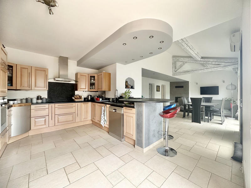 Propriété - 160 m² - 6 pièces