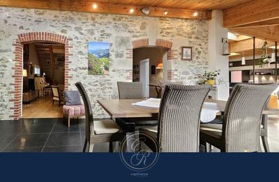 Maison - 277 m² - 8 pièces