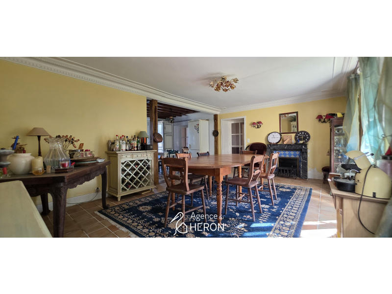 Maison - 374 m² - 10 pièces