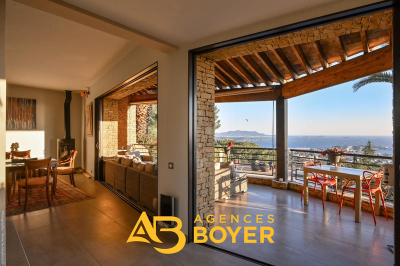 Maison - 300 m² - 8 pièces