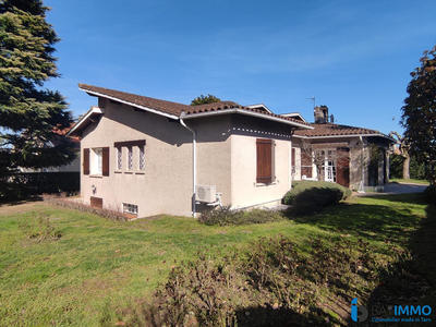 Maison traditionnelle - 195 m² - 10 pièces
