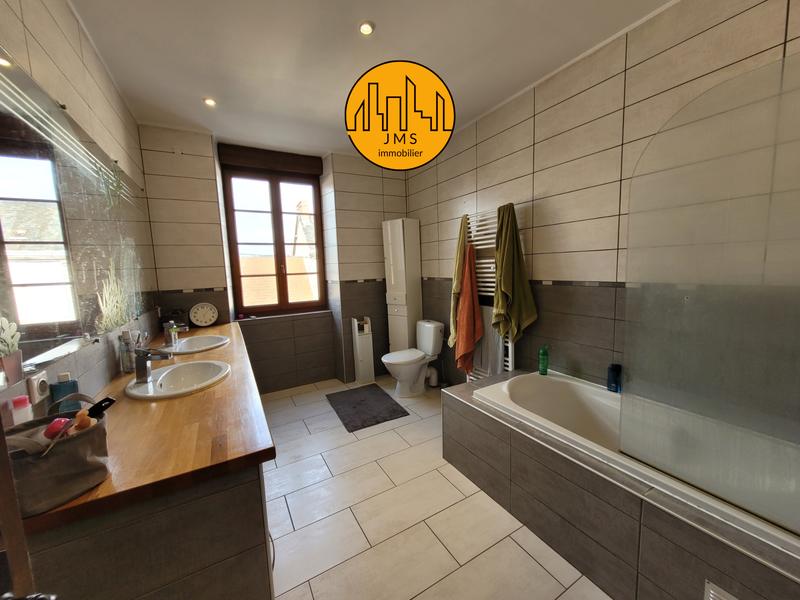 Maison - 210 m² - 6 pièces