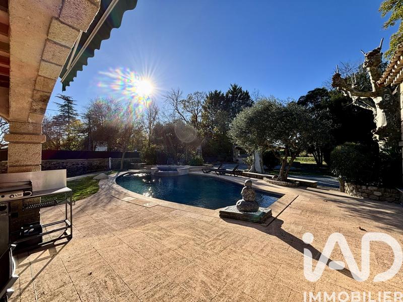 Maison - 282 m² - 14 pièces