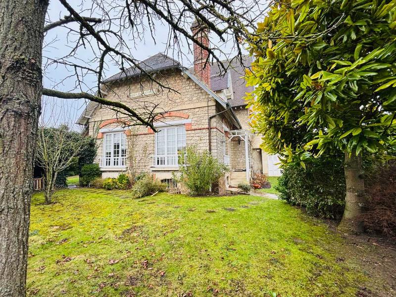 Maison - 166 m² - 7 pièces