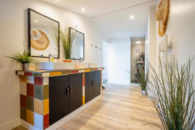 Maison - 259 m² - 10 pièces