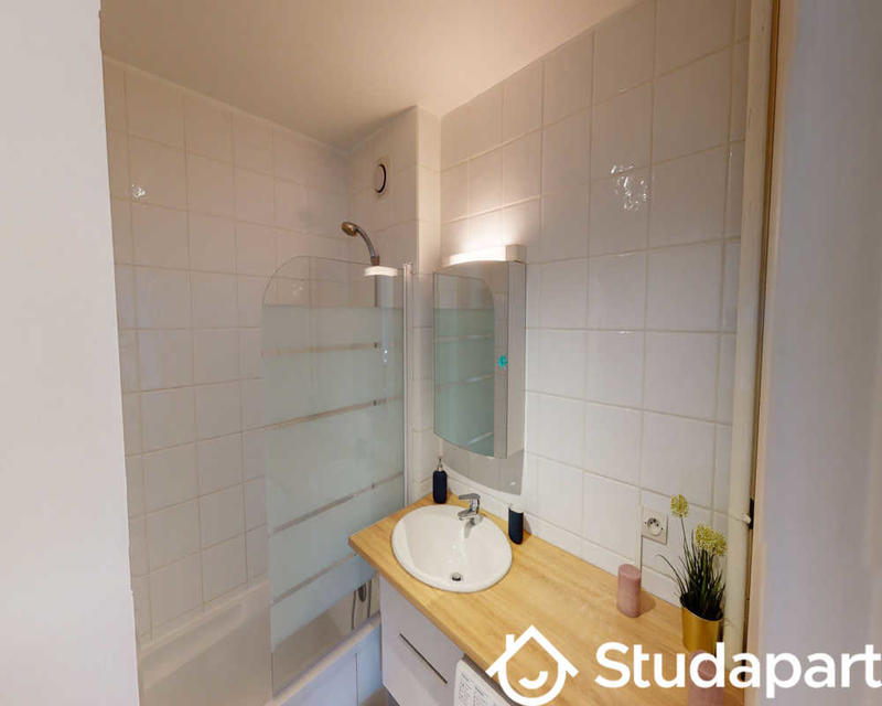 Chambre - 80 m² - 1 pièce