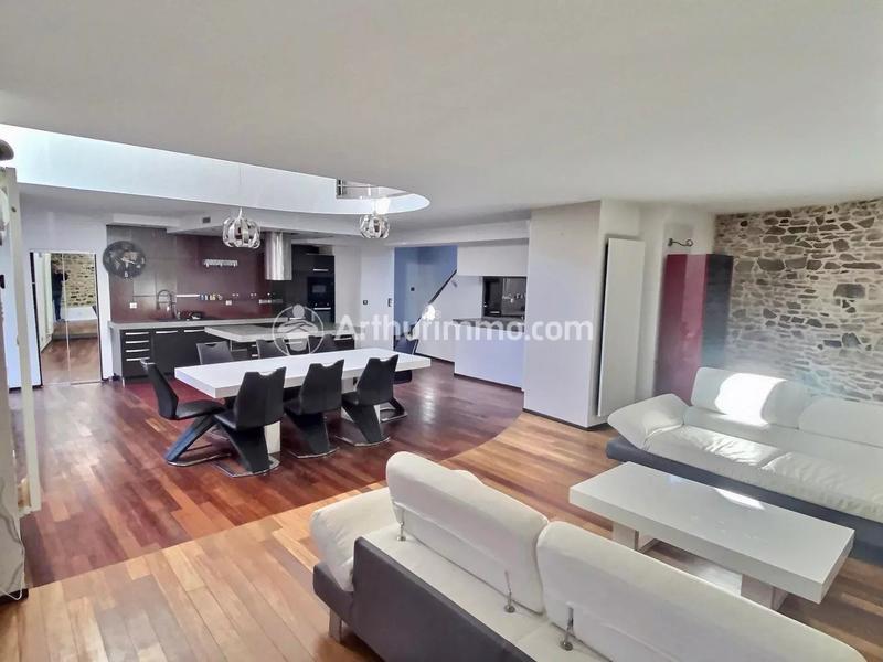 Maison - 240 m² - 8 pièces