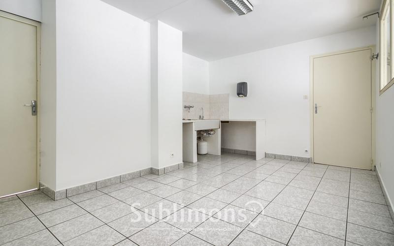 Local commercial - 89 m² - 6 pièces
