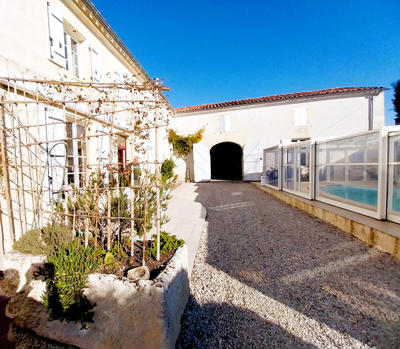 Maison de village - 225 m² - 8 pièces
