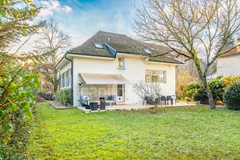 Maison - 207 m² - 6 pièces