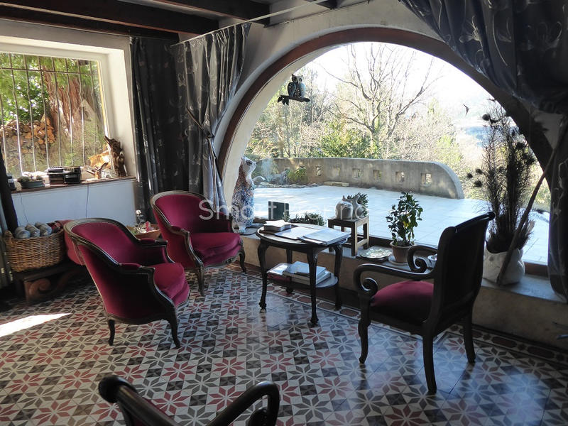 Propriété - 330 m² - 15 pièces