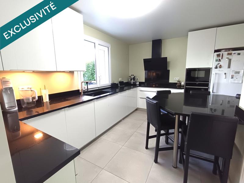 Maison - 230 m² - 8 pièces