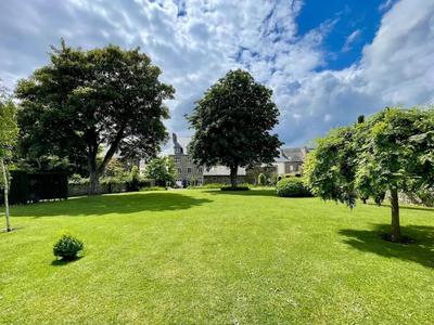 Propriété - 435 m² - 10 pièces