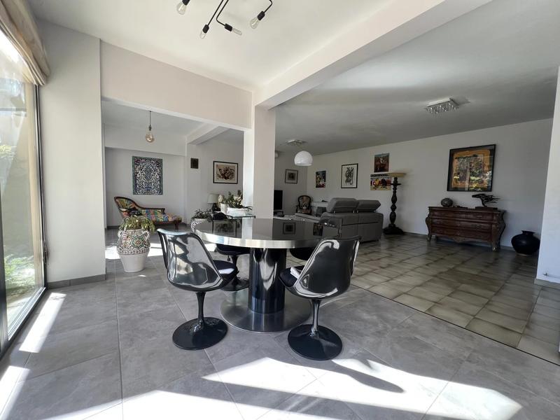 Villa - 200 m² - 5 pièces