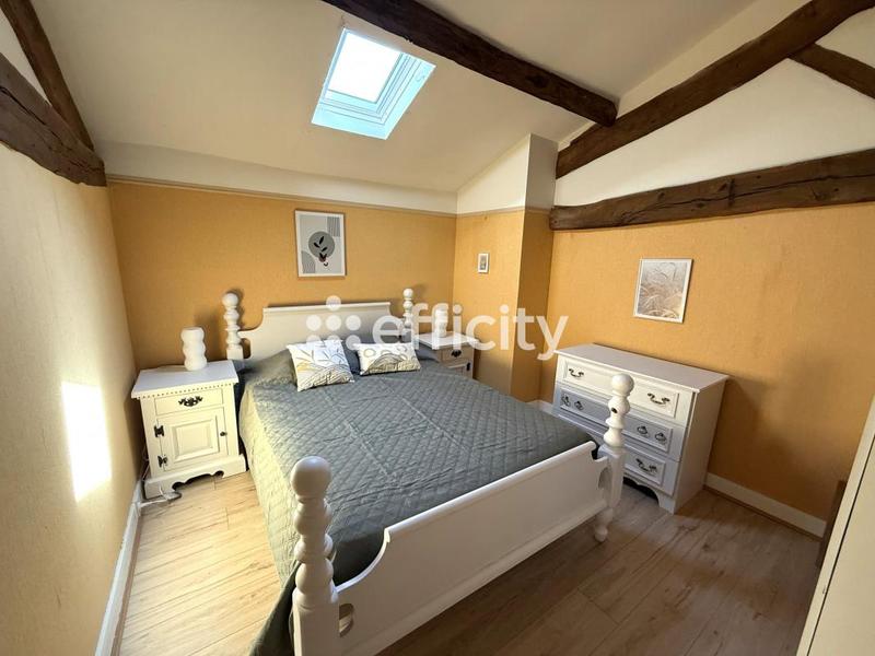 Maison - 325 m² - 13 pièces