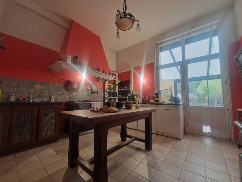 Maison - 243 m² - 8 pièces