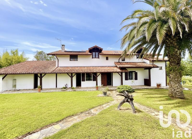 Maison - 290 m² - 9 pièces