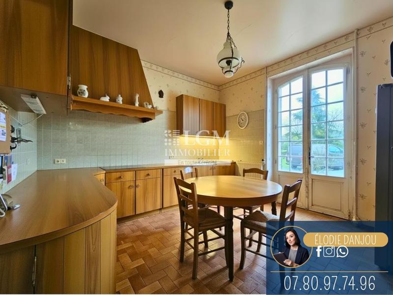 Propriété - 285 m² - 9 pièces