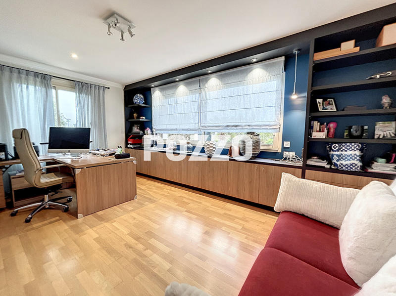 Maison - 340 m² - 9 pièces